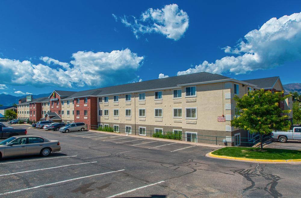Intown Suites Extended Stay Колорадо-Спрингс Экстерьер фото
