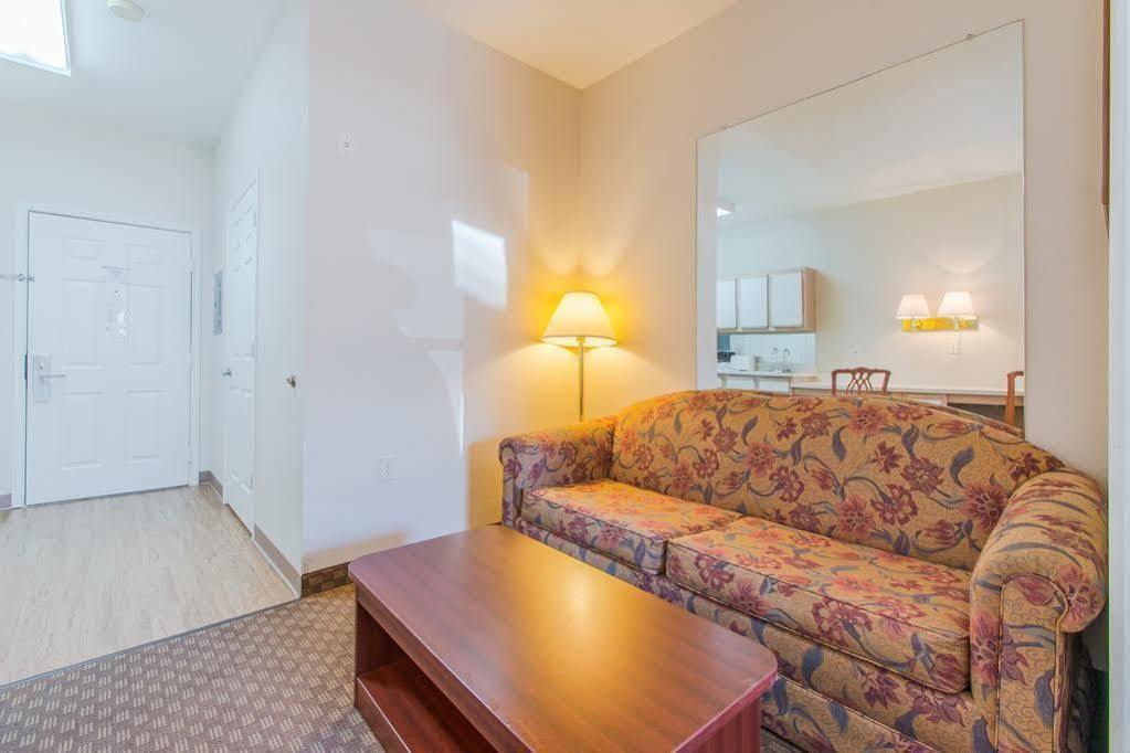 Intown Suites Extended Stay Колорадо-Спрингс Экстерьер фото